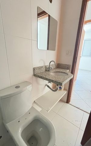 Apartamento à venda com 60m², 2 quartos e 2 vagas Apartamento à venda com 60m², 2 quartos e 2 vagasBanheiro