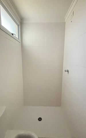 Apartamento à venda com 60m², 2 quartos e 2 vagas Apartamento à venda com 60m², 2 quartos e 2 vagasBanheiro da Suíte