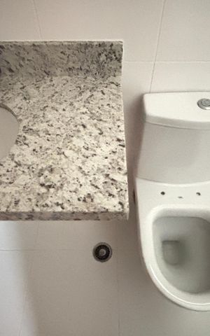 Apartamento à venda com 60m², 2 quartos e 2 vagas Apartamento à venda com 60m², 2 quartos e 2 vagasBanheiro da Suíte