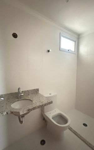 Apartamento à venda com 60m², 2 quartos e 2 vagas Apartamento à venda com 60m², 2 quartos e 2 vagasBanheiro da Suíte