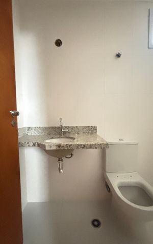 Apartamento à venda com 60m², 2 quartos e 2 vagas Apartamento à venda com 60m², 2 quartos e 2 vagasBanheiro da Suíte
