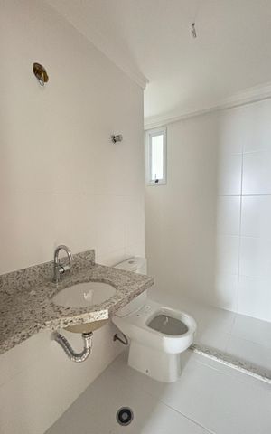 Apartamento à venda com 60m², 2 quartos e 2 vagas Apartamento à venda com 60m², 2 quartos e 2 vagasBanheiro