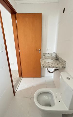 Apartamento à venda com 60m², 2 quartos e 2 vagas Apartamento à venda com 60m², 2 quartos e 2 vagasBanheiro da Suíte