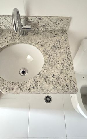 Apartamento à venda com 60m², 2 quartos e 2 vagas Apartamento à venda com 60m², 2 quartos e 2 vagasBanheiro