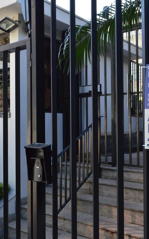 Apartamento à venda com 116m², 2 quartos e 3 vagasFachada + Plaquinha