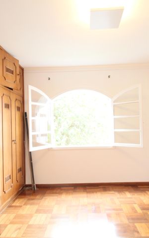 Casa à venda com 374m², 4 quartos e 5 vagasSuíte 2