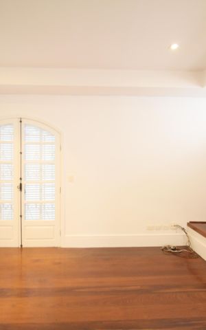 Casa à venda com 374m², 4 quartos e 5 vagasSala 1