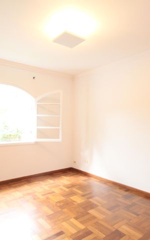 Casa à venda com 374m², 4 quartos e 5 vagasSuíte 2