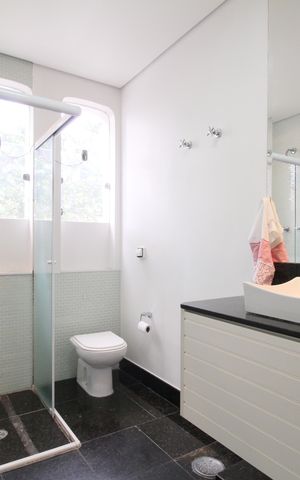 Casa à venda com 374m², 4 quartos e 5 vagasBanheiro 1