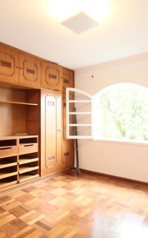 Casa à venda com 374m², 4 quartos e 5 vagasSuíte 2