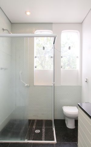 Casa à venda com 374m², 4 quartos e 5 vagasBanheiro 1