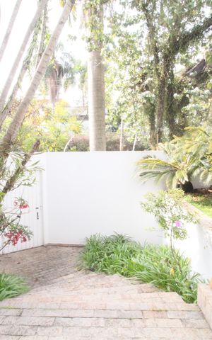 Casa à venda com 374m², 4 quartos e 5 vagasEntrada