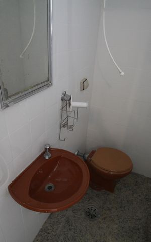 Casa à venda com 374m², 4 quartos e 5 vagasBanheiro de serviço 2