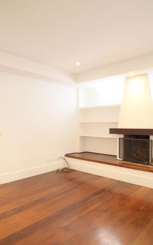 Casa à venda com 374m², 4 quartos e 5 vagasSala 1