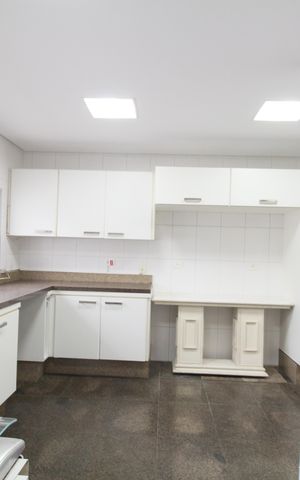 Casa à venda com 374m², 4 quartos e 5 vagasCozinha