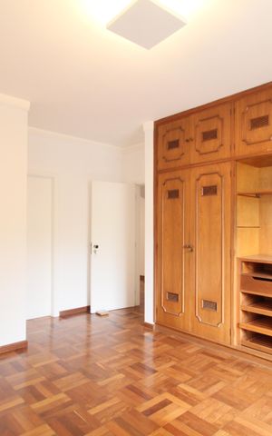 Casa à venda com 374m², 4 quartos e 5 vagasSuíte 2
