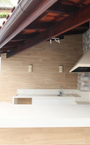 Casa à venda com 374m², 4 quartos e 5 vagasChurrasqueira