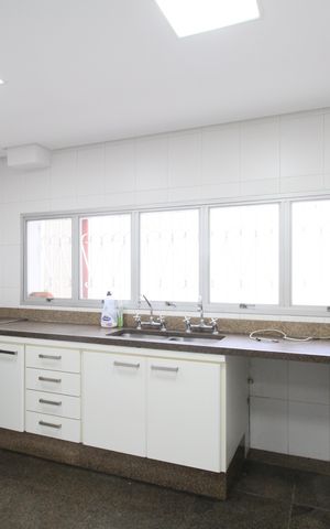 Casa à venda com 374m², 4 quartos e 5 vagasCozinha
