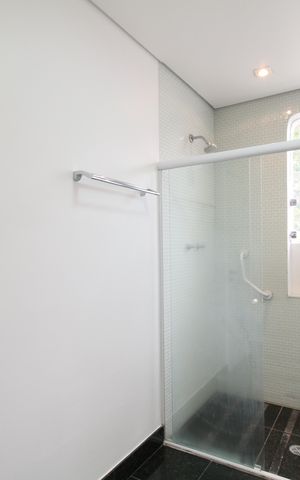 Casa à venda com 374m², 4 quartos e 5 vagasBanheiro 2