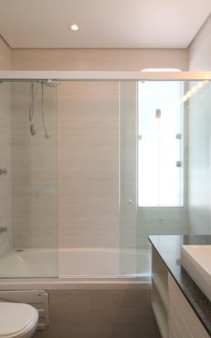 Casa à venda com 374m², 4 quartos e 5 vagasBanheiro 4