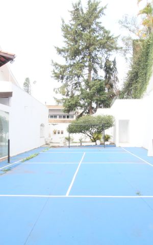Casa à venda com 374m², 4 quartos e 5 vagasQuadra