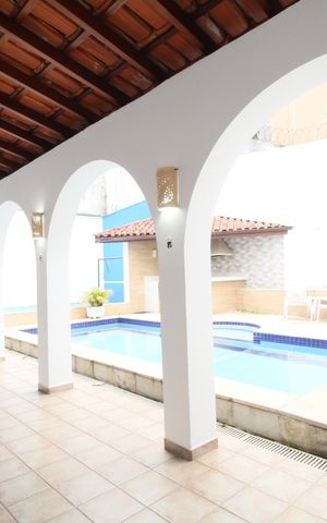 Casa à venda com 374m², 4 quartos e 5 vagasPiscina