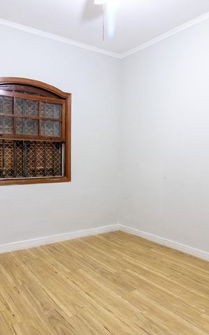 Casa à venda com 420m², 3 quartos e 6 vagas Casa à venda com 420m², 3 quartos e 6 vagasQuarto 2