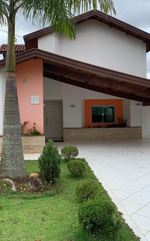 Casa de condomínio à venda com 396m², 3 quartos e 2 vagas Casa de condomínio à venda com 396m², 3 quartos e 2 vagasFachada