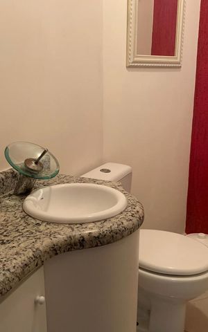 Casa de condomínio à venda com 396m², 3 quartos e 2 vagas Casa de condomínio à venda com 396m², 3 quartos e 2 vagasLavabo