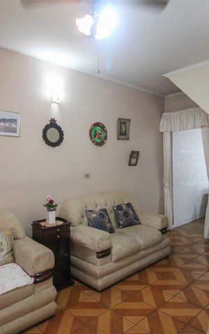 Casa à venda com 139m², 2 quartos e 2 vagasSala