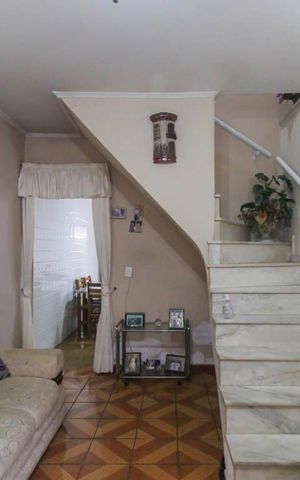 Casa à venda com 139m², 2 quartos e 2 vagasSala