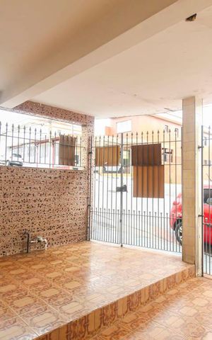 Casa à venda com 139m², 2 quartos e 2 vagasGaragem
