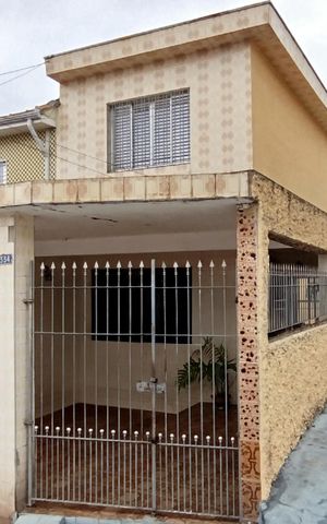 Casa à venda com 139m², 2 quartos e 2 vagasFachada