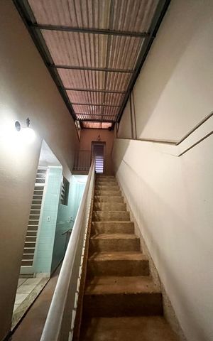 Casa à venda com 320m², 4 quartos e 3 vagas Casa à venda com 320m², 4 quartos e 3 vagasCorredor