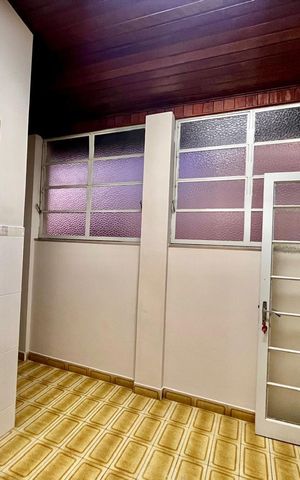 Casa à venda com 320m², 4 quartos e 3 vagas Casa à venda com 320m², 4 quartos e 3 vagas Edícula Cozinha
