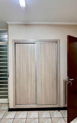 Casa à venda com 320m², 4 quartos e 3 vagas Casa à venda com 320m², 4 quartos e 3 vagasQuarto 3