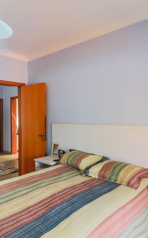 Casa à venda com 320m², 4 quartos e 3 vagas Casa à venda com 320m², 4 quartos e 3 vagasQuarto 1