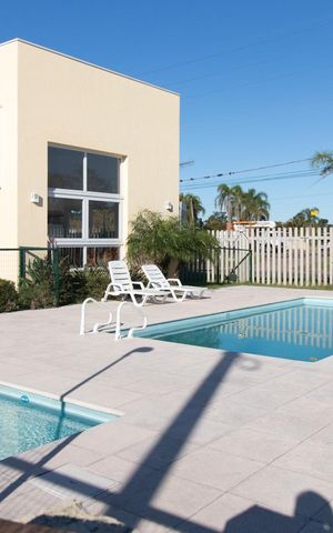 Casa de condomínio à venda com 92m², 3 quartos e 1 vaga Casa de condomínio à venda com 92m², 3 quartos e 1 vagaÁrea comum - Piscina