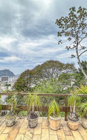 Casa à venda com 486m², 3 quartos e 2 vagas