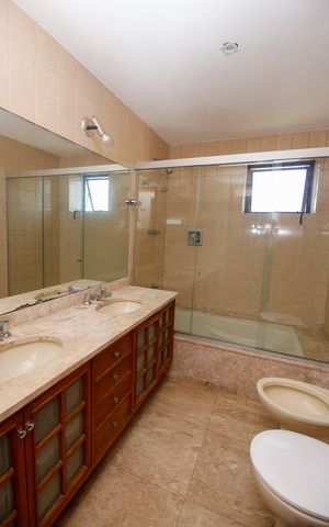 Apartamento à venda com 189m², 3 quartos e 3 vagasBanheiro da Suíte