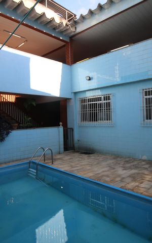 Casa à venda com 433m², 5 quartos e 3 vagasPiscina