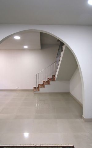 Casa à venda com 433m², 5 quartos e 3 vagasSala