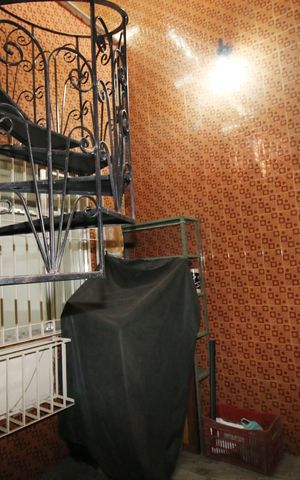 Casa à venda com 433m², 5 quartos e 3 vagasHall de ventilação e Escada