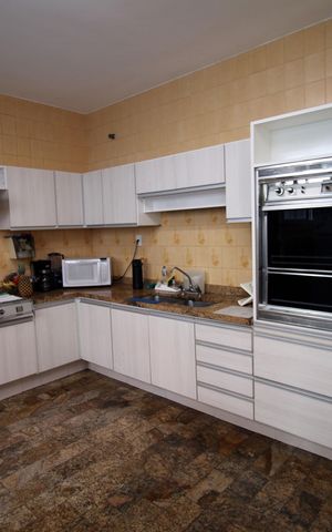 Casa à venda com 433m², 5 quartos e 3 vagasCozinha