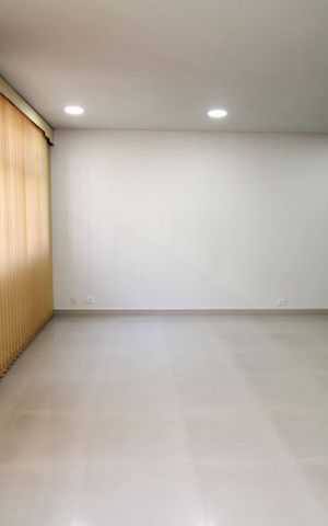 Casa à venda com 433m², 5 quartos e 3 vagasSala