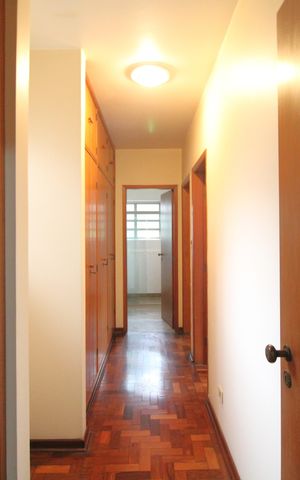 Casa para alugar com 500m², 3 quartos e 5 vagasCorredor