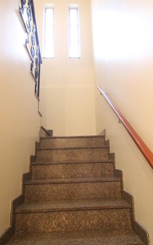 Casa para alugar com 500m², 3 quartos e 5 vagasEscada