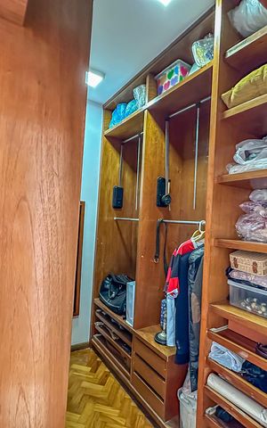 Apartamento à venda com 442m², 4 quartos e 2 vagas Apartamento à venda com 442m², 4 quartos e 2 vagasCloset da suíte