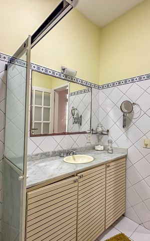 Apartamento à venda com 442m², 4 quartos e 2 vagas Apartamento à venda com 442m², 4 quartos e 2 vagasBanheiro da Suíte 3