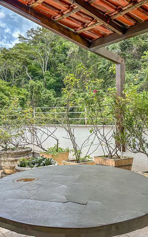 Apartamento à venda com 442m², 4 quartos e 2 vagas Apartamento à venda com 442m², 4 quartos e 2 vagasVaranda da Suíte 2